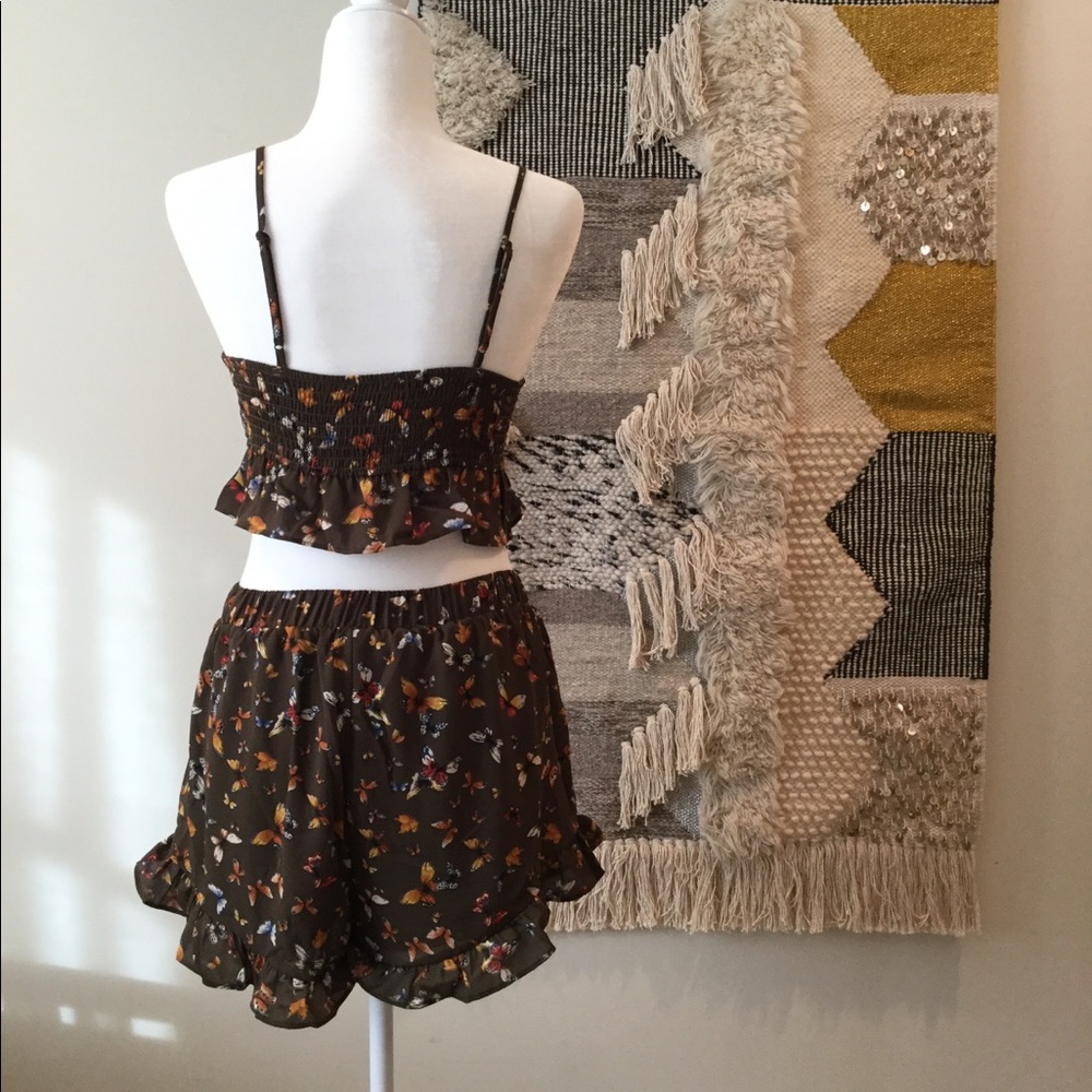 Butterfly Ruffled Set - Picture 2 of 5